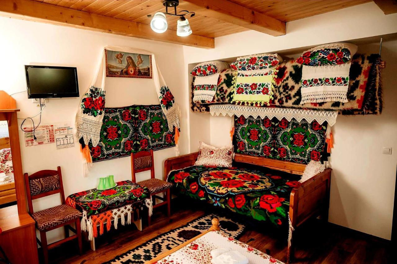 Casa Pintea De Sub Coasta Alloggio in famiglia