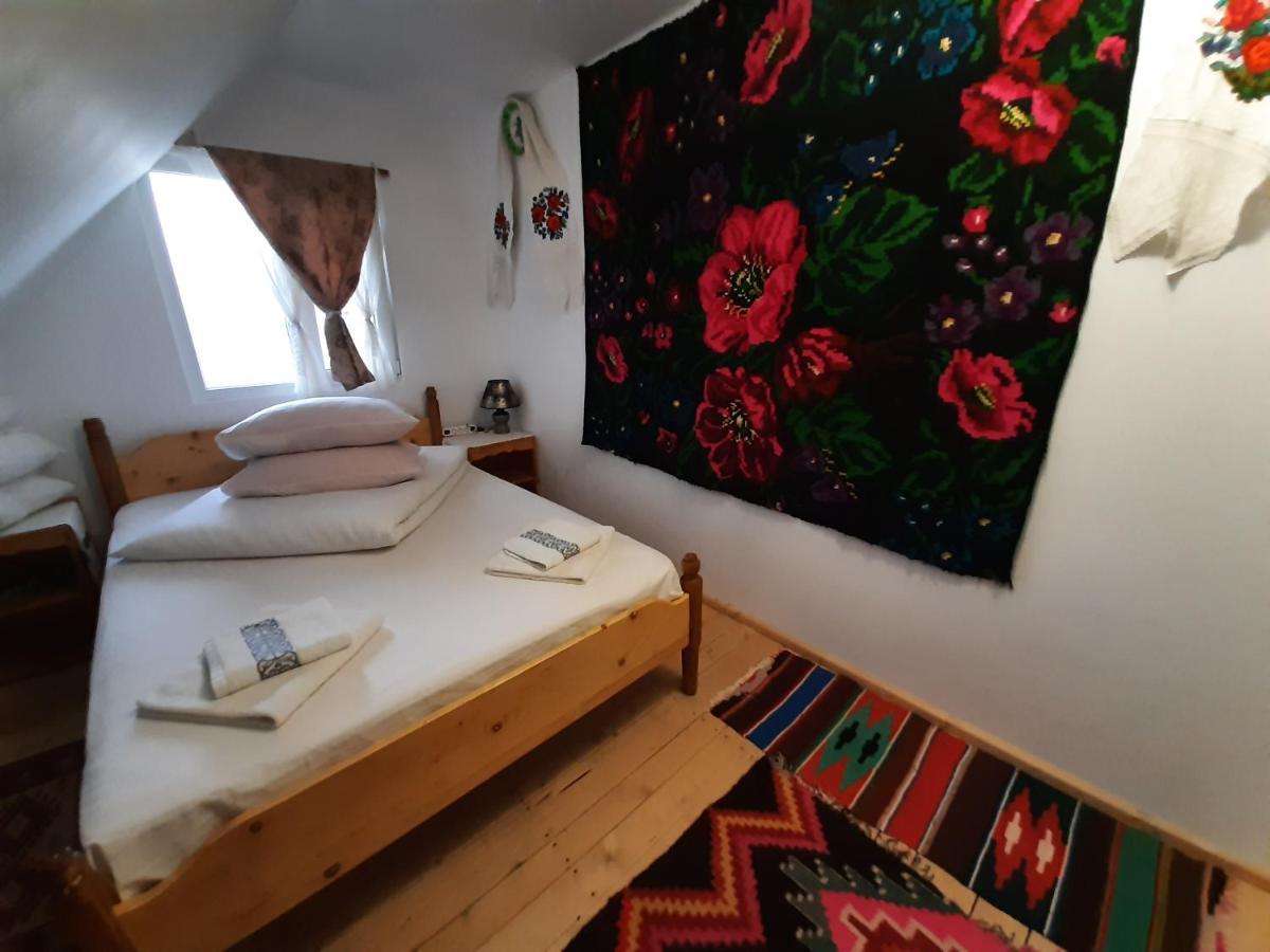 Casa Pintea De Sub Coasta Privatunterkunft Breb